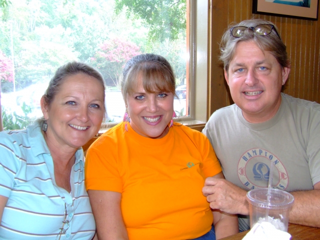 Debbie Prudhome-Belew hooks up with Kim and Frank Biganski at Pierces Pitt BBQ in Williamsburg, VA, 8/19/07 